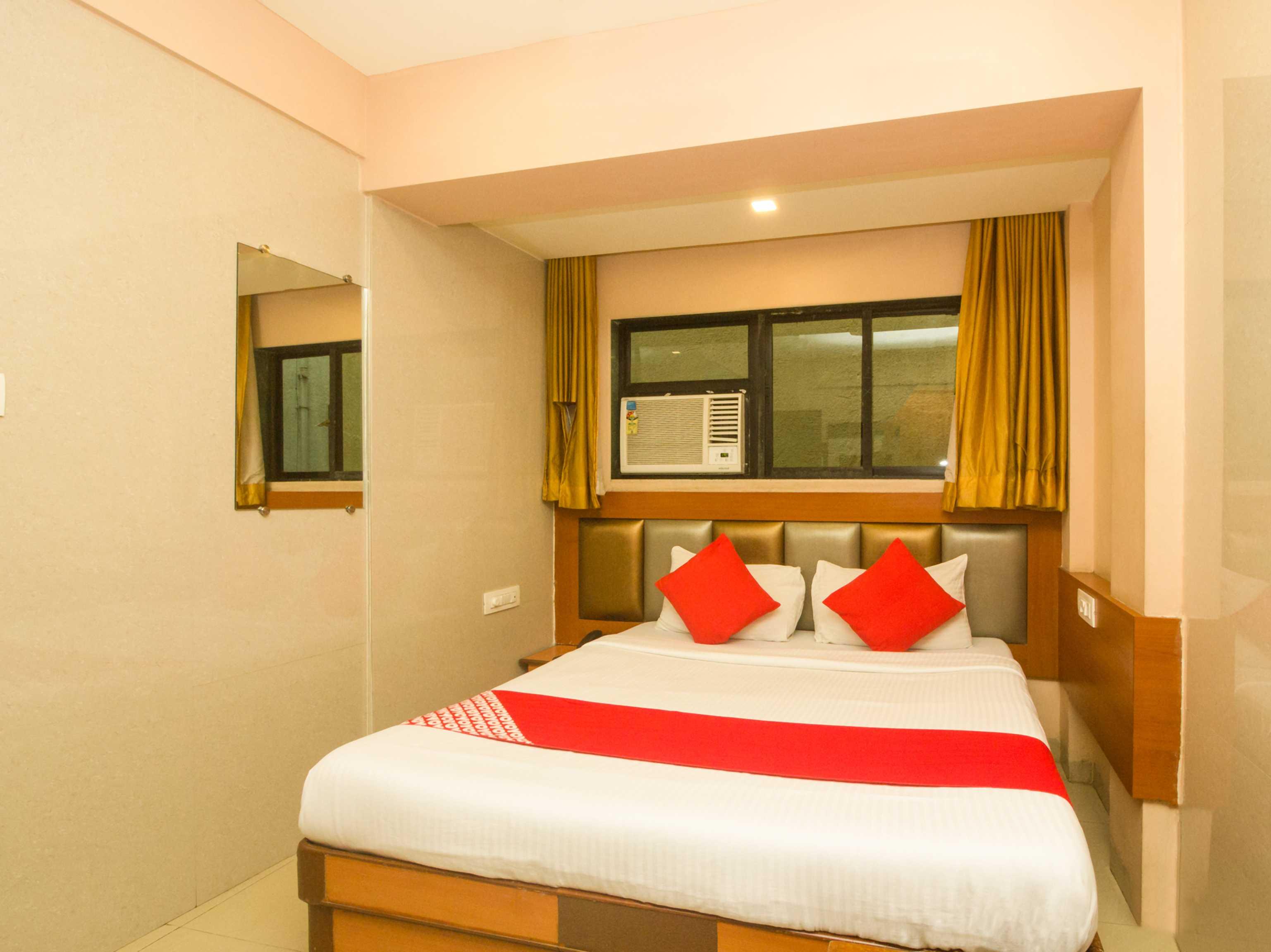 Oyo Hotel Sarovar Grand Kalamboli Exterior photo